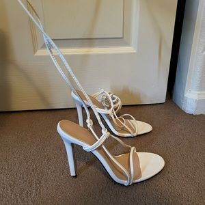 White lace up heels (7.5)